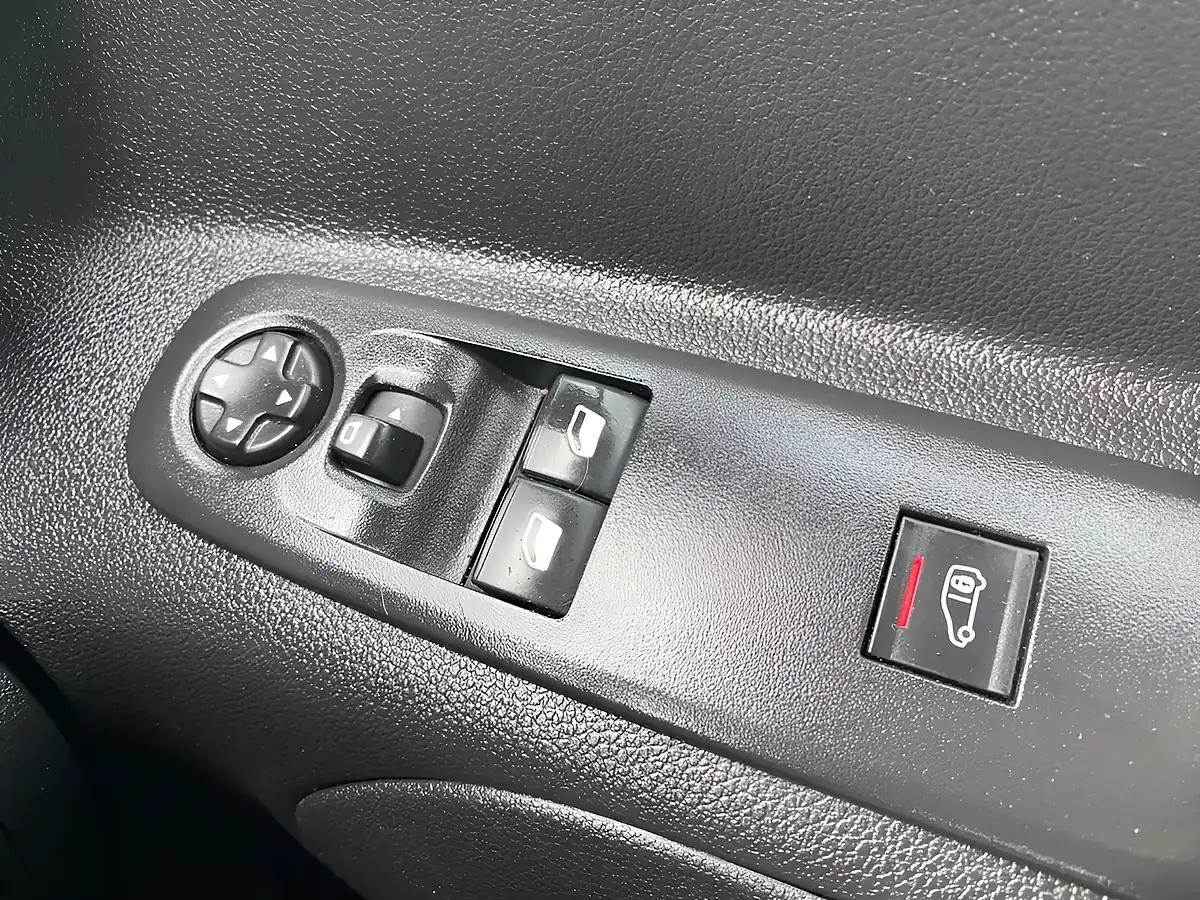 Used 2019 Vauxhall Combo Sportive Grey - Interior and Exterior details 6