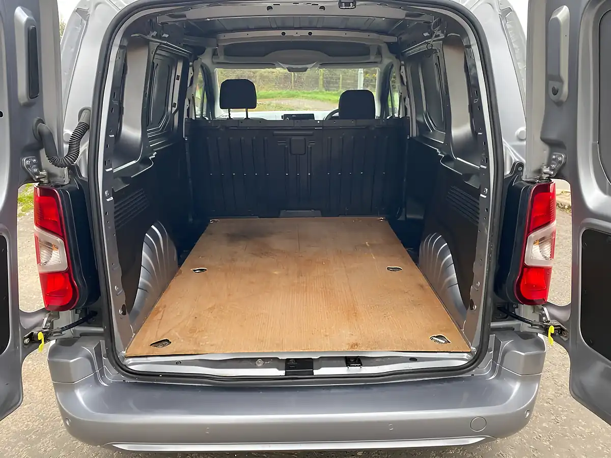 Used 2019 Vauxhall Combo Sportive Grey - Interior and Exterior details 8