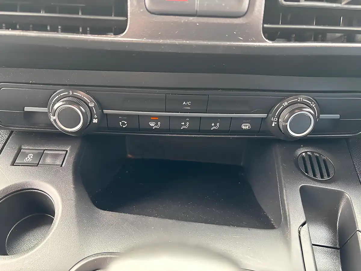 Used 2019 Vauxhall Combo Sportive Grey - Interior and Exterior details 18