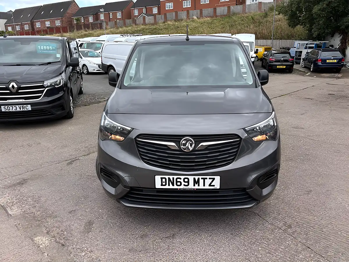 Used 2019 Vauxhall Combo Sportive Grey - Interior and Exterior details 2