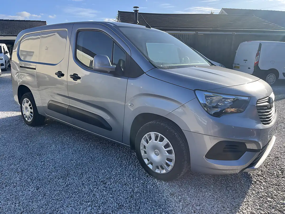 Used 2019 Vauxhall Combo Sportive Grey - Interior and Exterior details 3