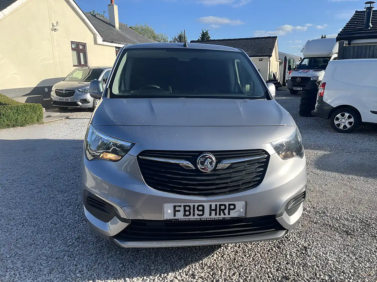 Used 2019 Vauxhall Combo Sportive Grey - Interior and Exterior details 5