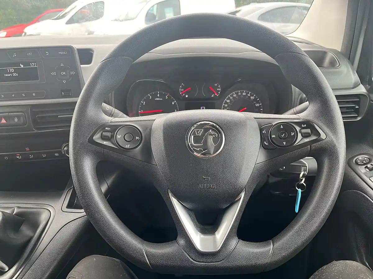 Used 2019 Vauxhall Combo Sportive Grey - Interior and Exterior details 13