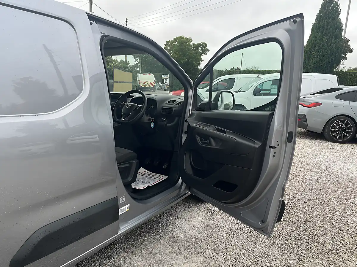 Used 2019 Vauxhall Combo Sportive Grey - Interior and Exterior details 16