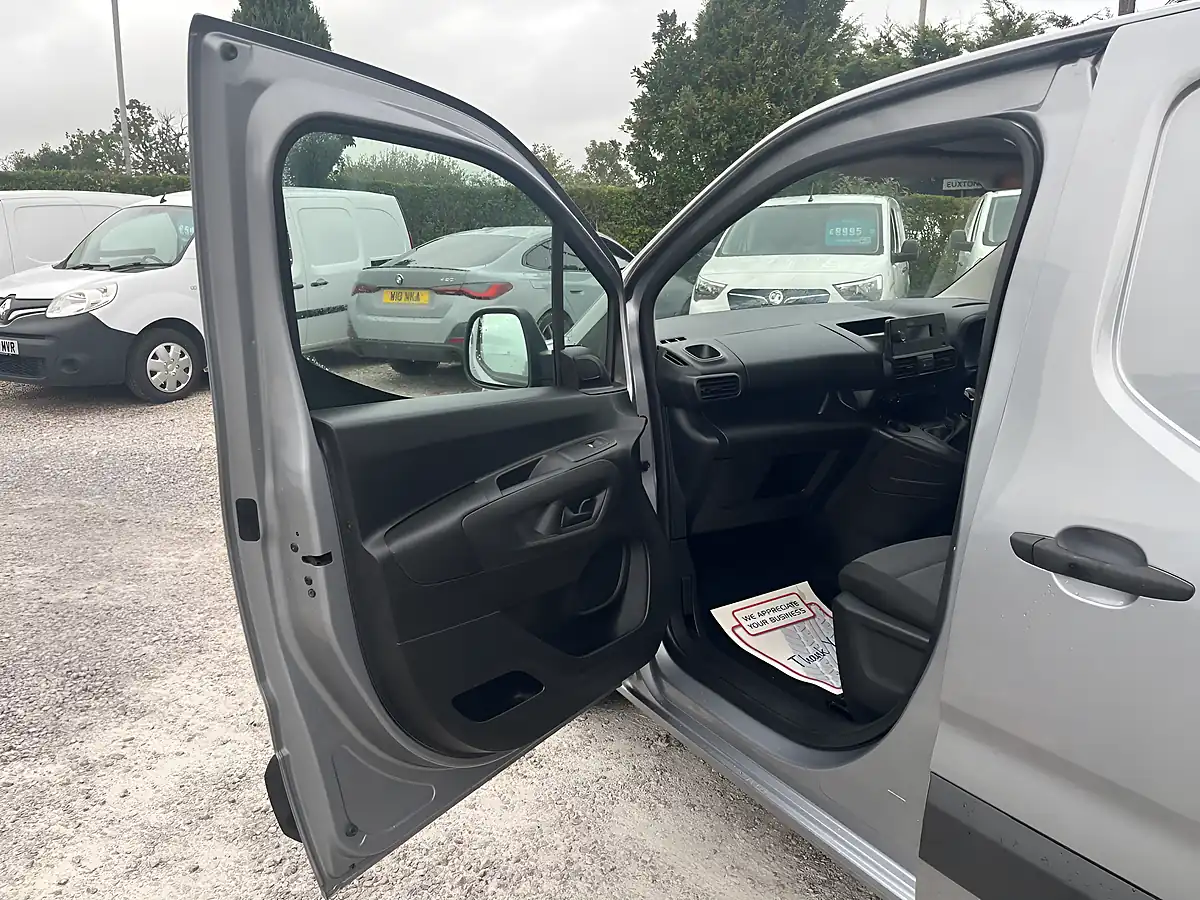 Used 2019 Vauxhall Combo Sportive Grey - Interior and Exterior details 19