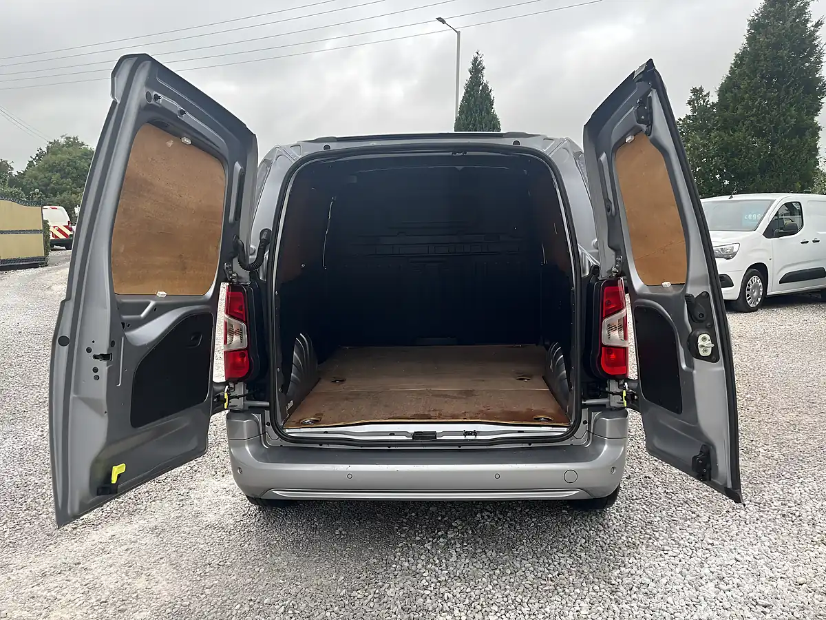 Used 2019 Vauxhall Combo Sportive Grey - Interior and Exterior details 20