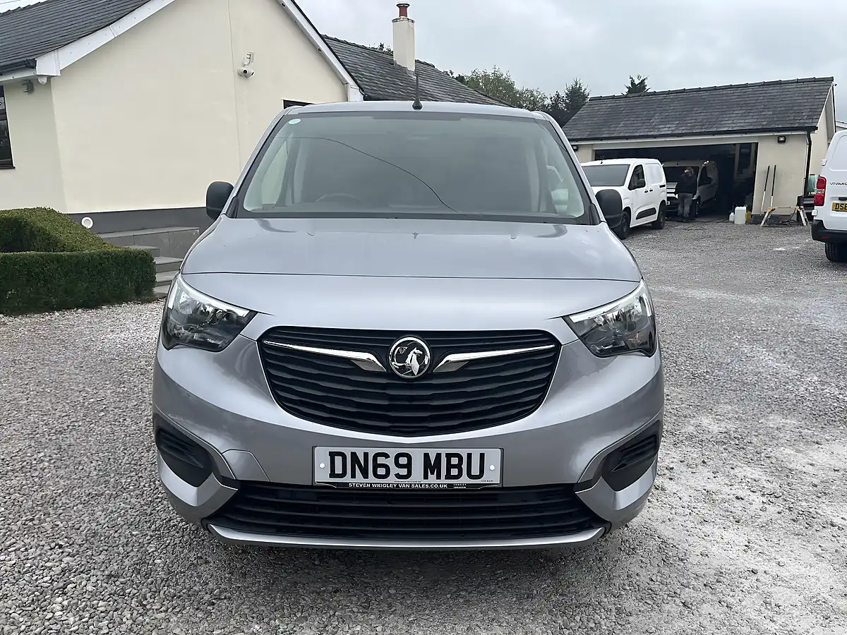 Used 2019 Vauxhall Combo Sportive Grey - Interior and Exterior details 3