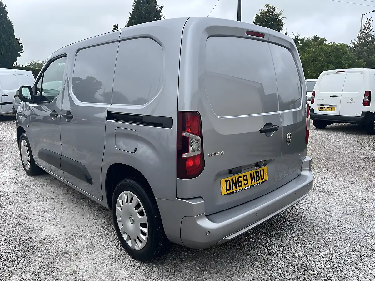 Used 2019 Vauxhall Combo Sportive Grey - Interior and Exterior details 8