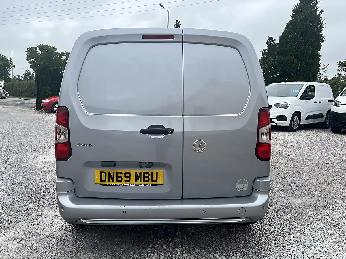Used 2019 Vauxhall Combo Sportive Grey - Interior and Exterior details 9