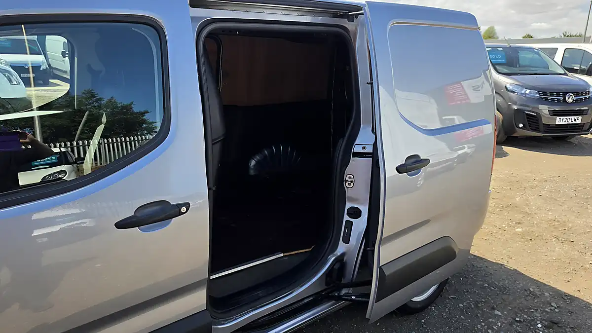 Used 2019 Vauxhall Combo Sportive Grey - Interior and Exterior details 11