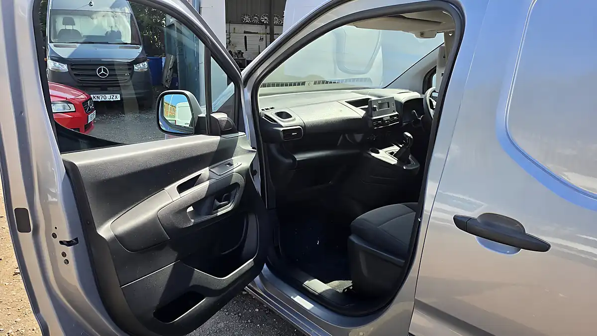 Used 2019 Vauxhall Combo Sportive Grey - Interior and Exterior details 15