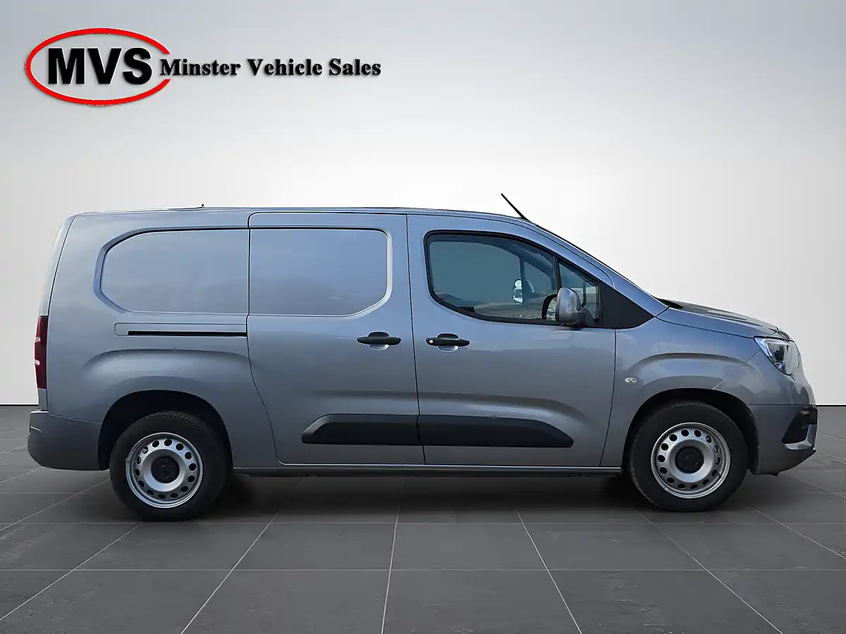 Used 2019 Vauxhall Combo Sportive Grey - Interior and Exterior details 3