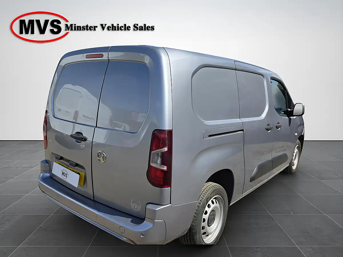 Used 2019 Vauxhall Combo Sportive Grey - Interior and Exterior details 5