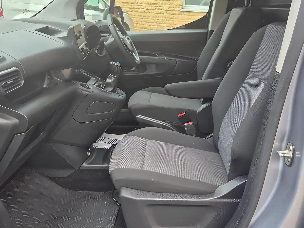 Used 2019 Vauxhall Combo Sportive L1 H1 Grey - Interior and Exterior details 10