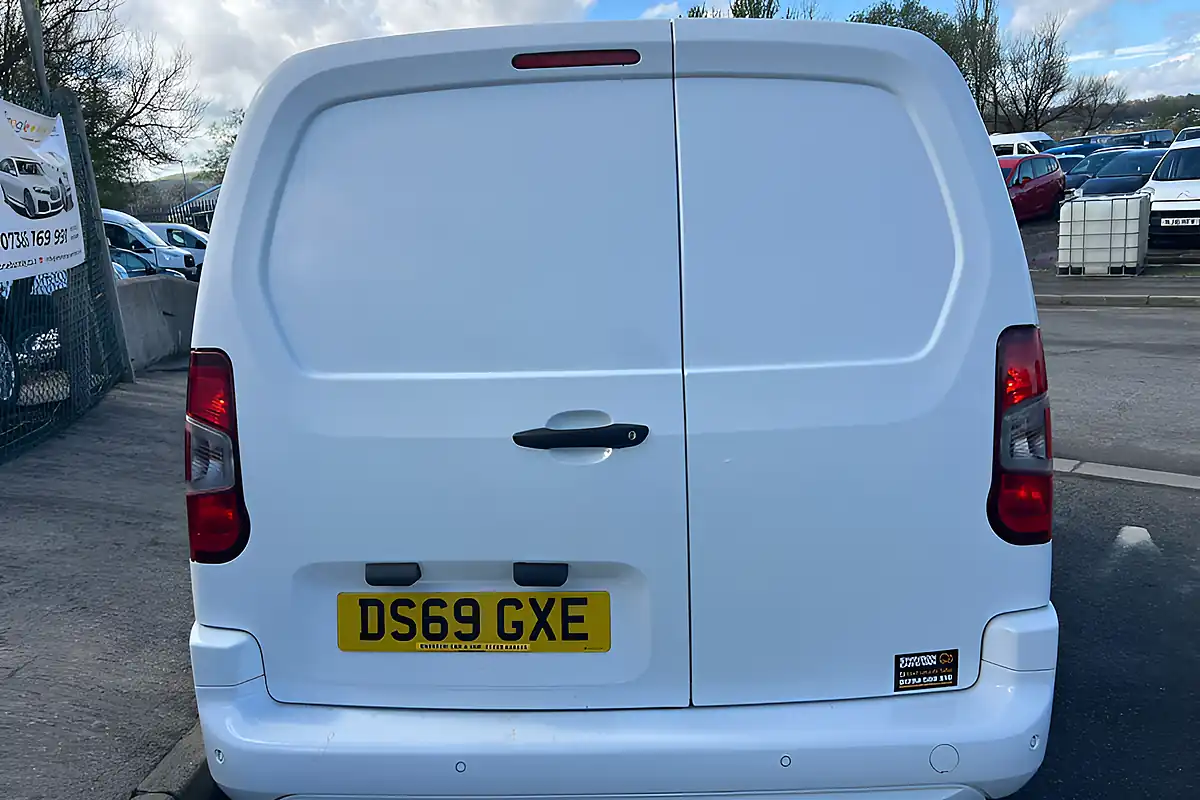 Used 2019 Vauxhall Combo Sportive L1 H1 White - Interior and Exterior details 11
