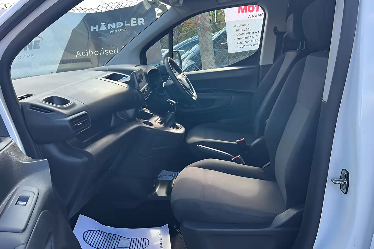 Used 2019 Vauxhall Combo Sportive L1 H1 White - Interior and Exterior details 18