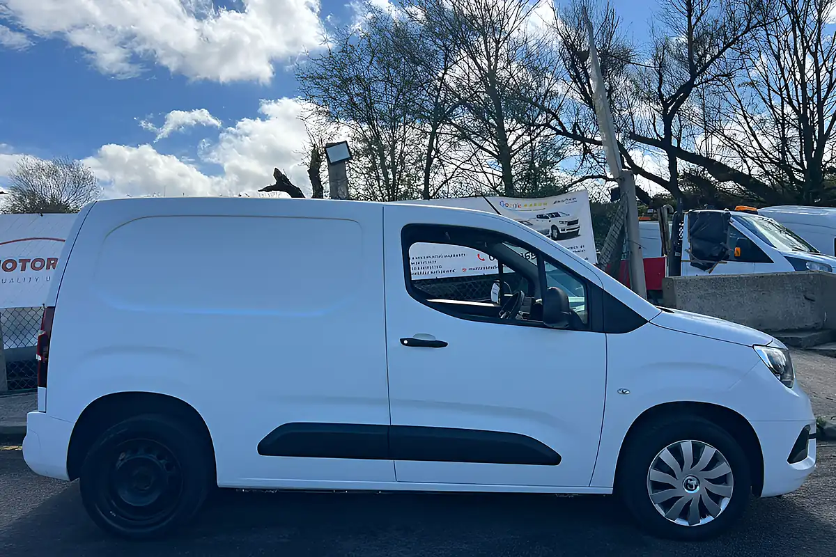 Used 2019 Vauxhall Combo Sportive L1 H1 White - Interior and Exterior details 4