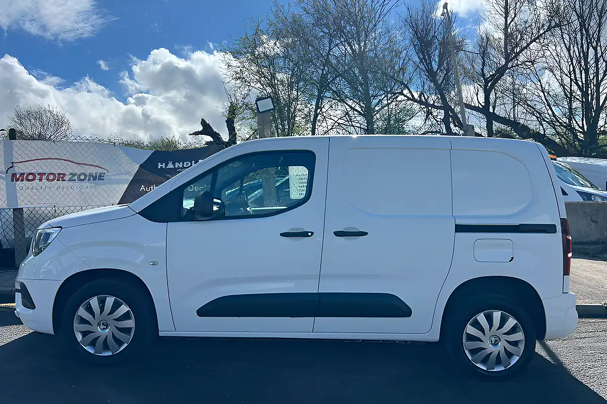 Used 2019 Vauxhall Combo Sportive L1 H1 White - Interior and Exterior details 5