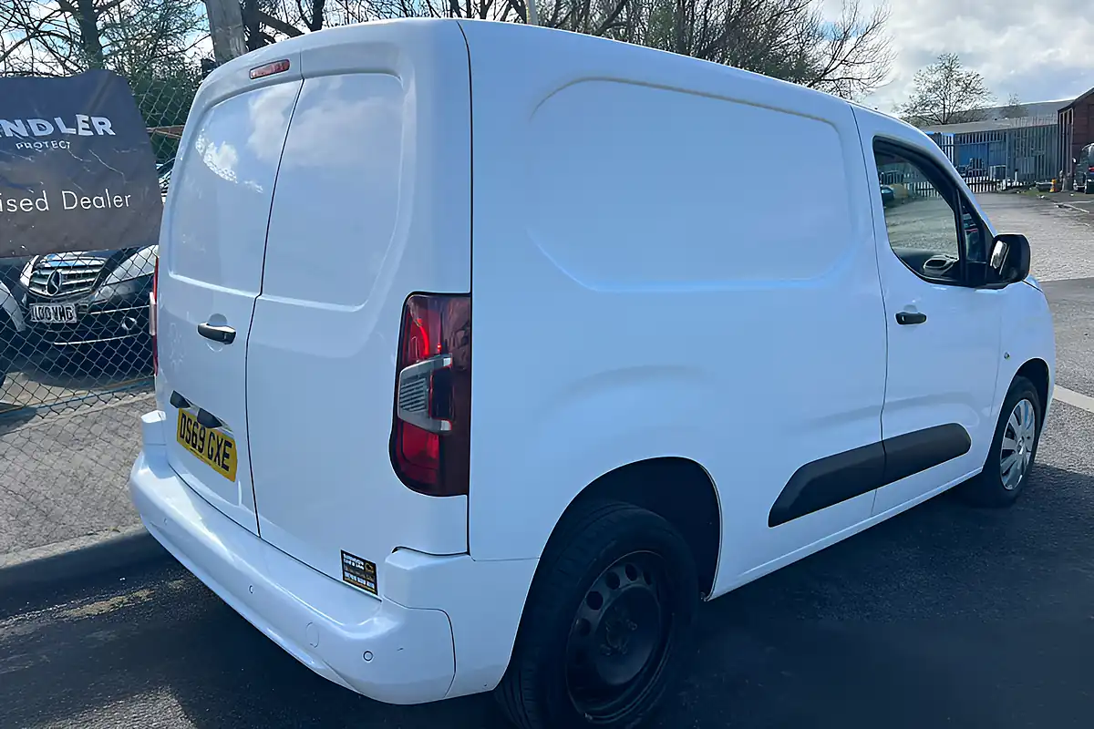 Used 2019 Vauxhall Combo Sportive L1 H1 White - Interior and Exterior details 8
