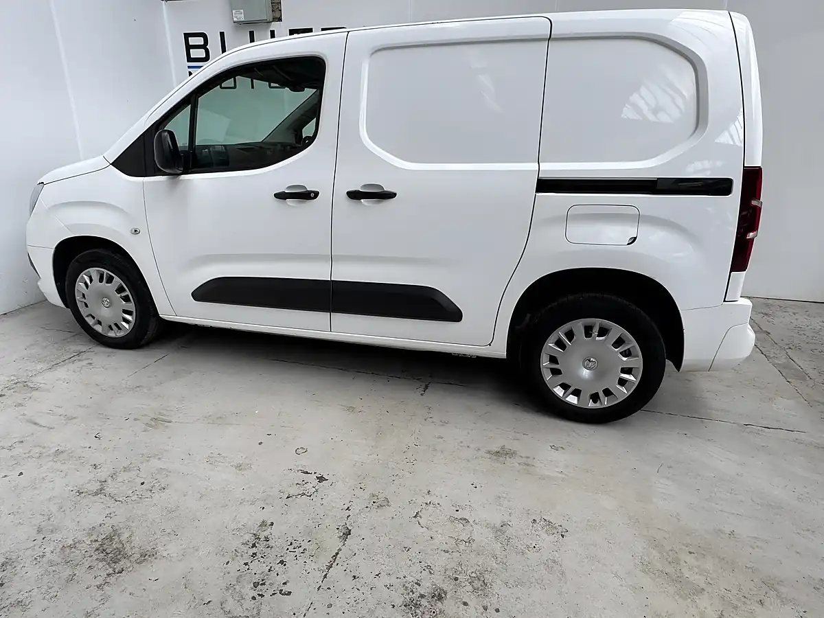 Used 2019 Vauxhall Combo Sportive L1 H1 White - Interior and Exterior details 7