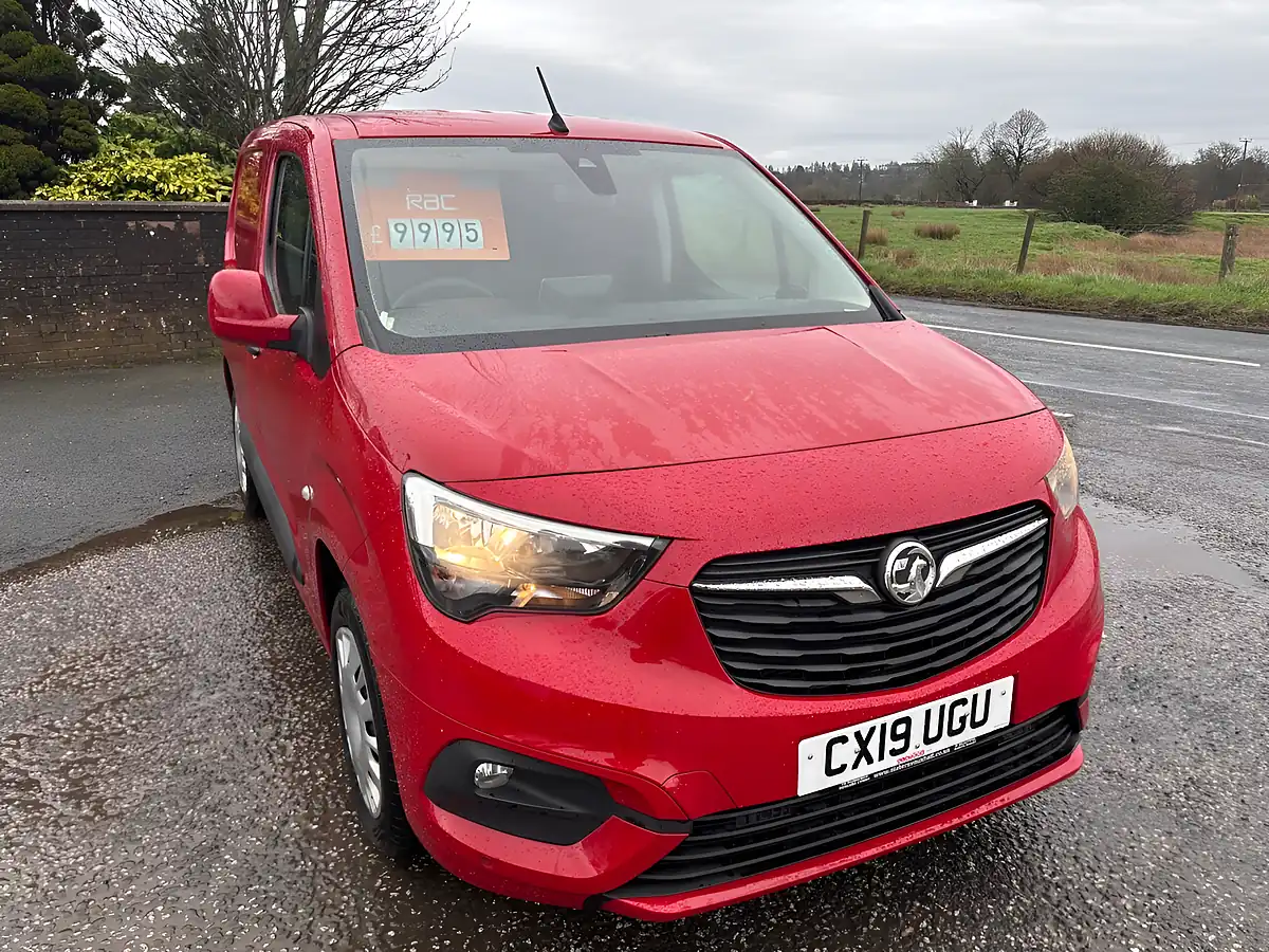 Used 2019 Vauxhall Combo Sportive Red - Front View