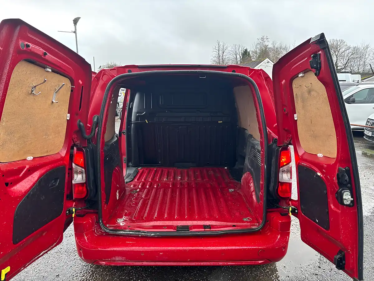 Used 2019 Vauxhall Combo Sportive Red - Interior and Exterior details 10