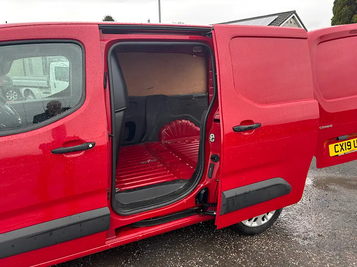 Used 2019 Vauxhall Combo Sportive Red - Interior and Exterior details 11