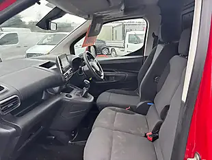 Used 2019 Vauxhall Combo Sportive Red - Interior and Exterior details 12