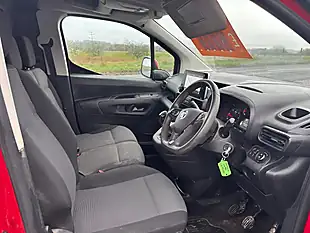 Used 2019 Vauxhall Combo Sportive Red - Interior and Exterior details 13