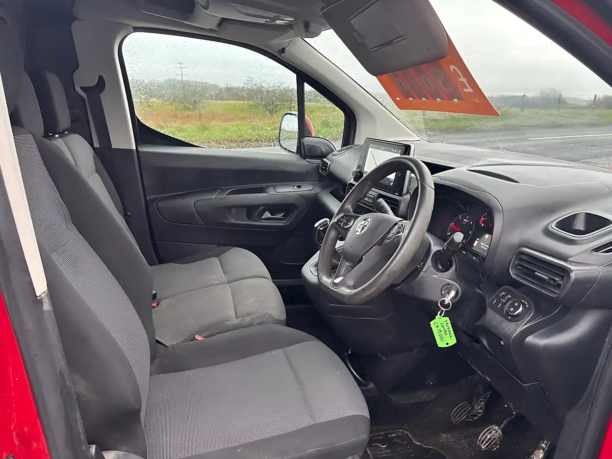 Used 2019 Vauxhall Combo Sportive Red - Interior and Exterior details 13
