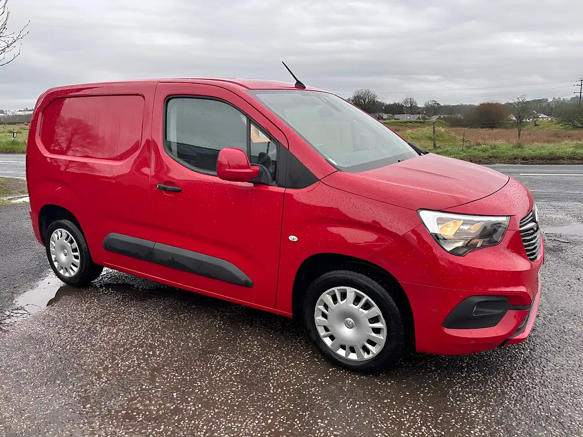 Used 2019 Vauxhall Combo Sportive Red - Interior and Exterior details 2