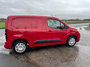 Used 2019 Vauxhall Combo Sportive Red - Interior and Exterior details 3