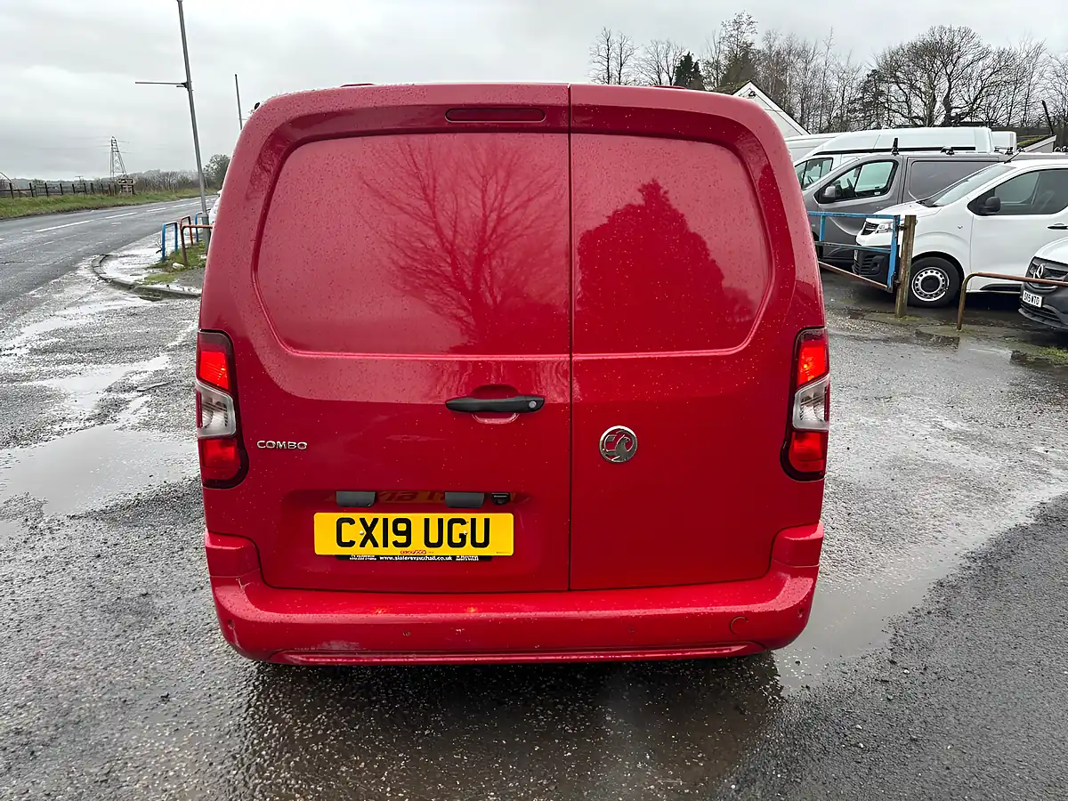 Used 2019 Vauxhall Combo Sportive Red - Interior and Exterior details 5