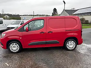 Used 2019 Vauxhall Combo Sportive Red - Interior and Exterior details 7