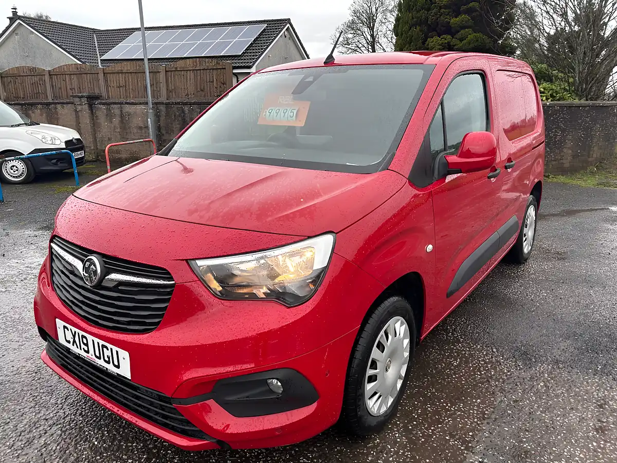 Used 2019 Vauxhall Combo Sportive Red - Interior and Exterior details 8
