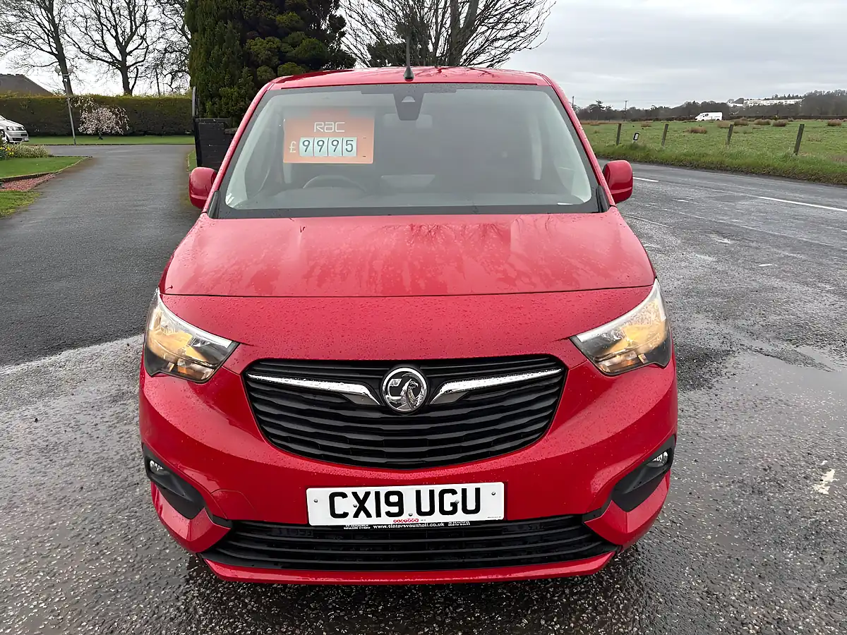 Used 2019 Vauxhall Combo Sportive Red - Interior and Exterior details 9