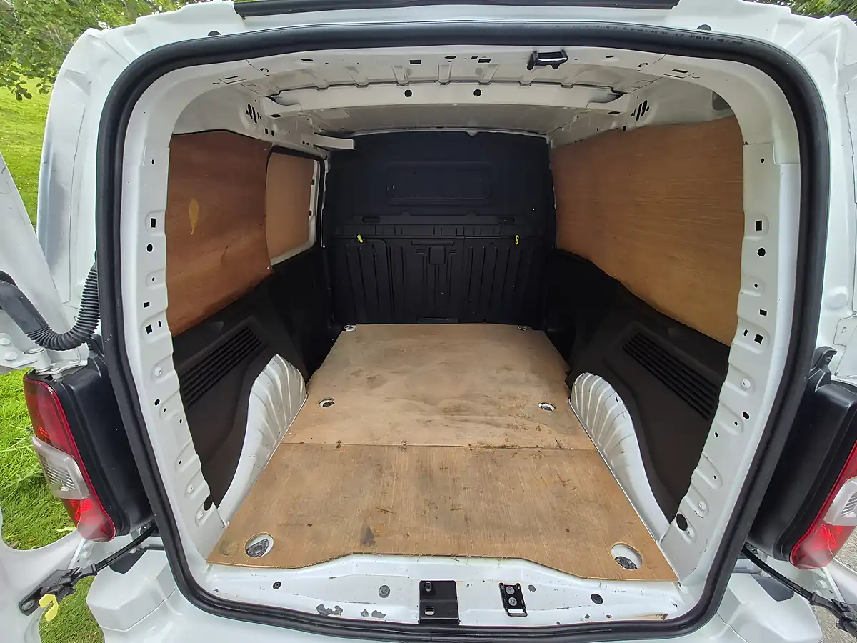 Used 2019 Vauxhall Combo Sportive White - Interior and Exterior details 10