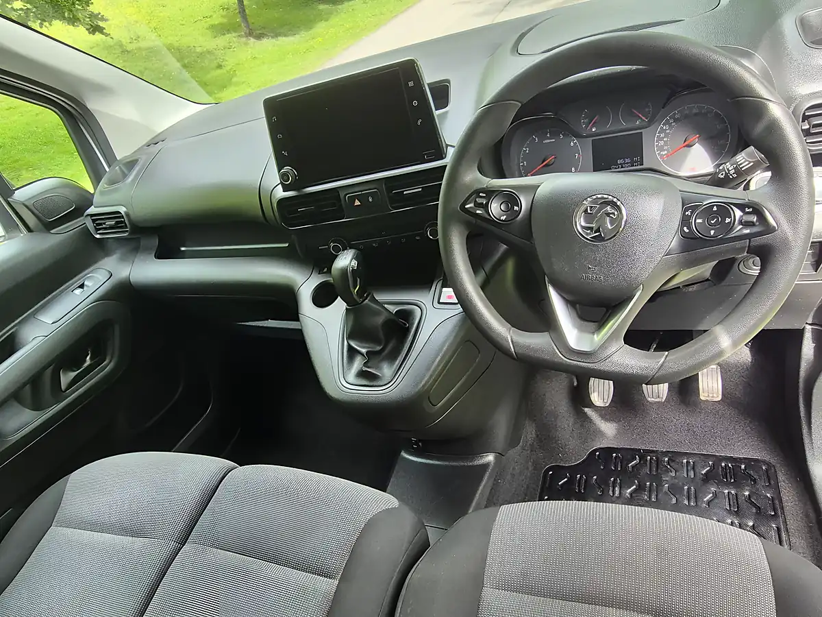 Used 2019 Vauxhall Combo Sportive White - Interior and Exterior details 17