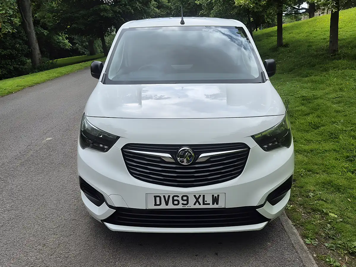 Used 2019 Vauxhall Combo Sportive White - Interior and Exterior details 2
