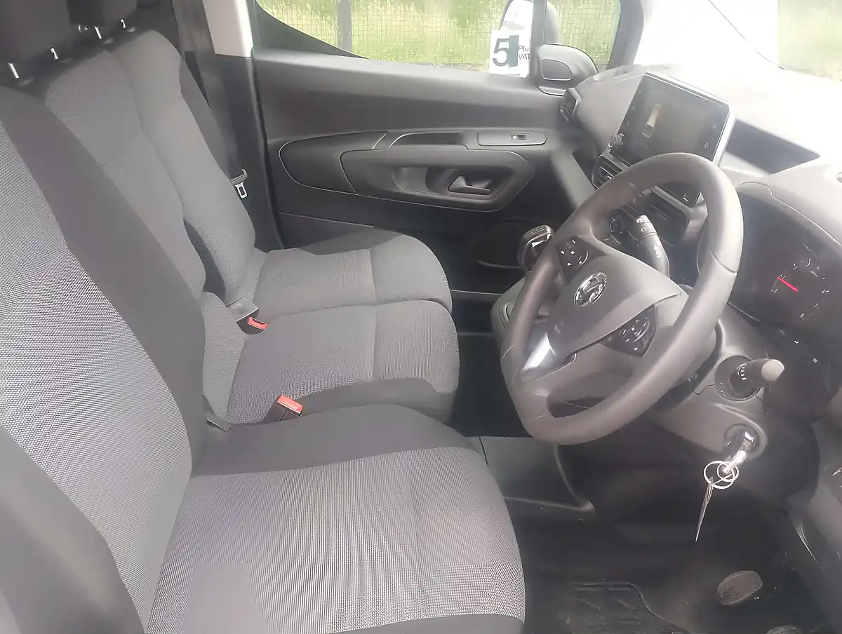 Used 2019 Vauxhall Combo Sportive White - Interior and Exterior details 10
