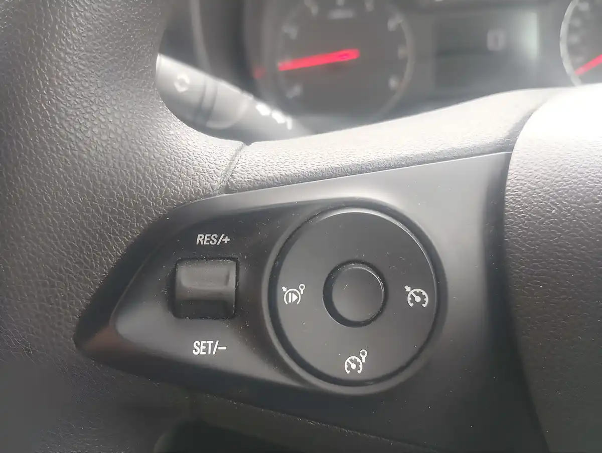 Used 2019 Vauxhall Combo Sportive White - Interior and Exterior details 14