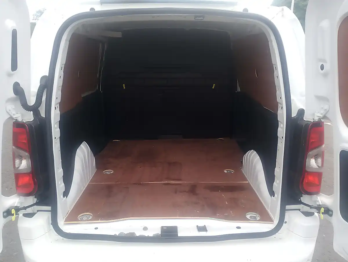 Used 2019 Vauxhall Combo Sportive White - Interior and Exterior details 17