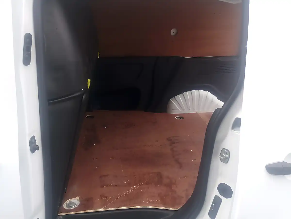 Used 2019 Vauxhall Combo Sportive White - Interior and Exterior details 18