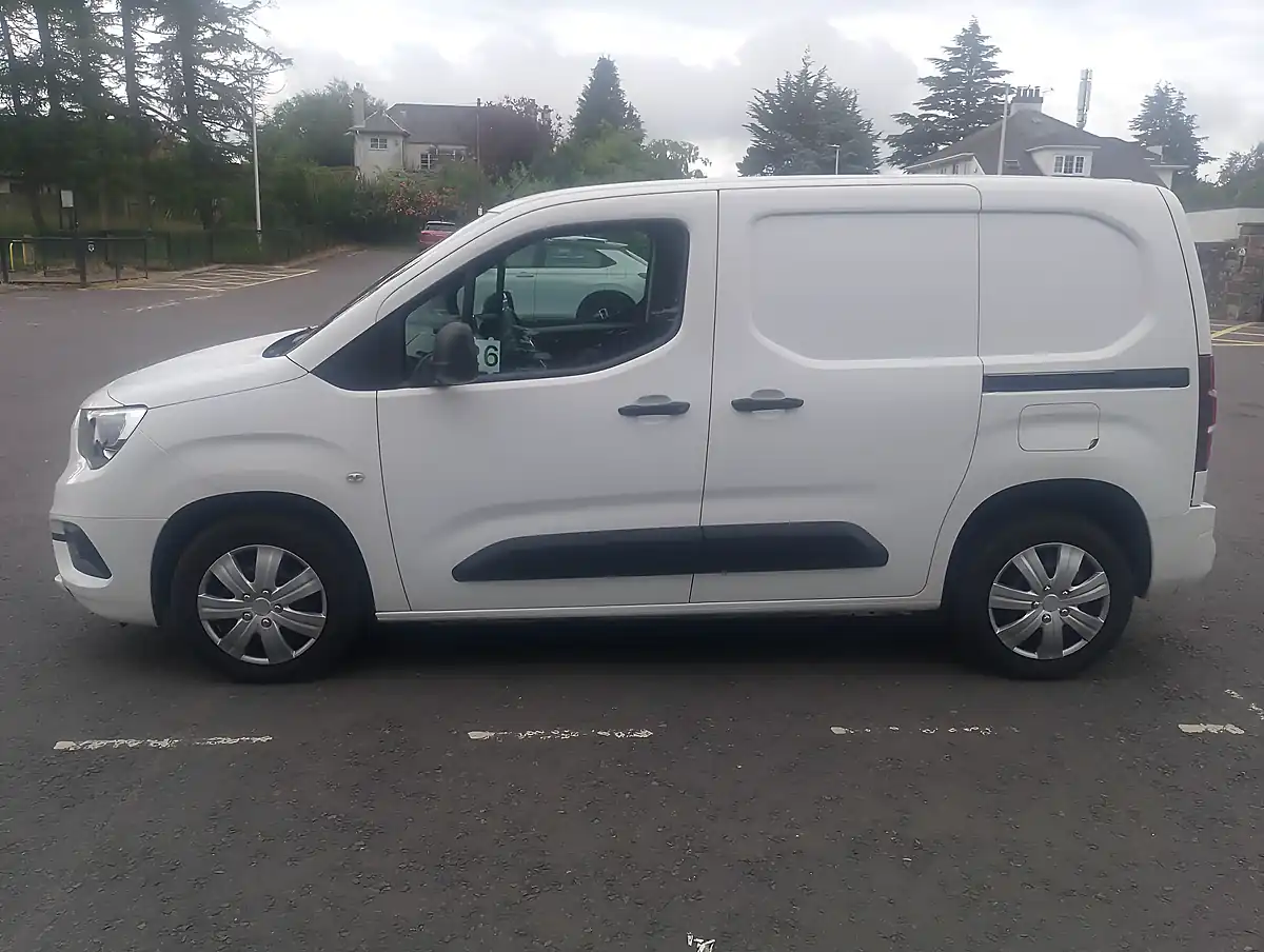 Used 2019 Vauxhall Combo Sportive White - Interior and Exterior details 4