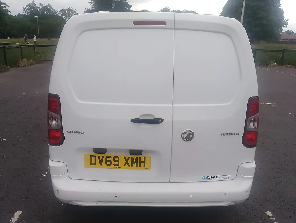 Used 2019 Vauxhall Combo Sportive White - Interior and Exterior details 6