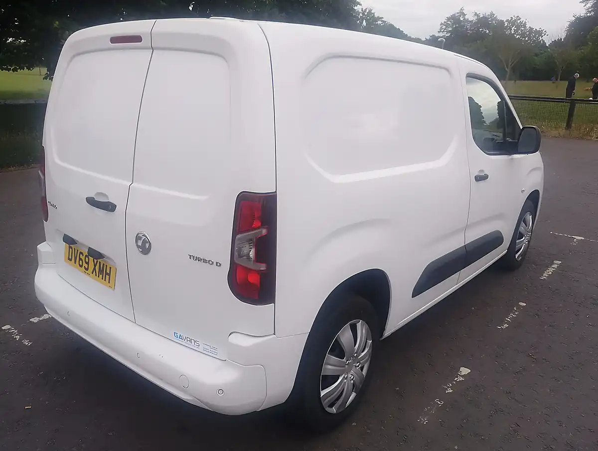Used 2019 Vauxhall Combo Sportive White - Interior and Exterior details 7