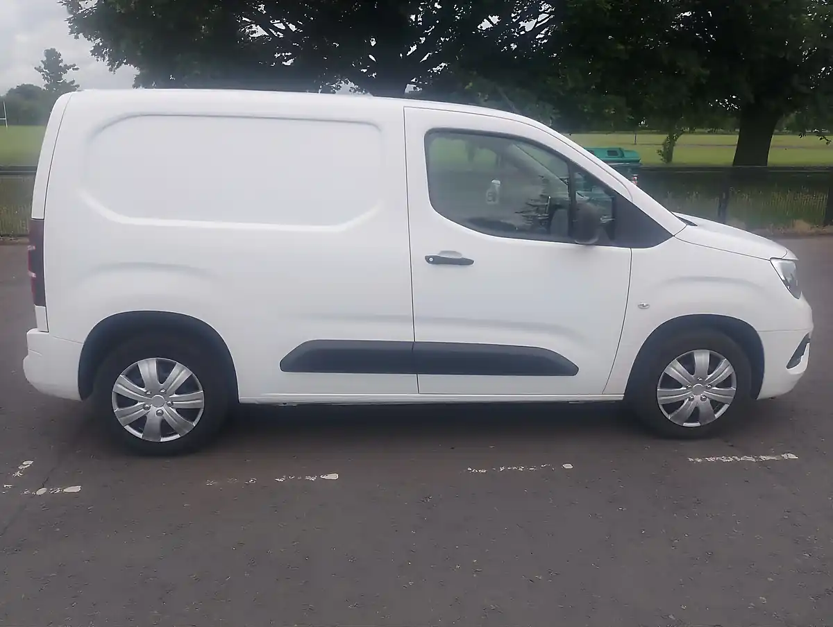 Used 2019 Vauxhall Combo Sportive White - Interior and Exterior details 8