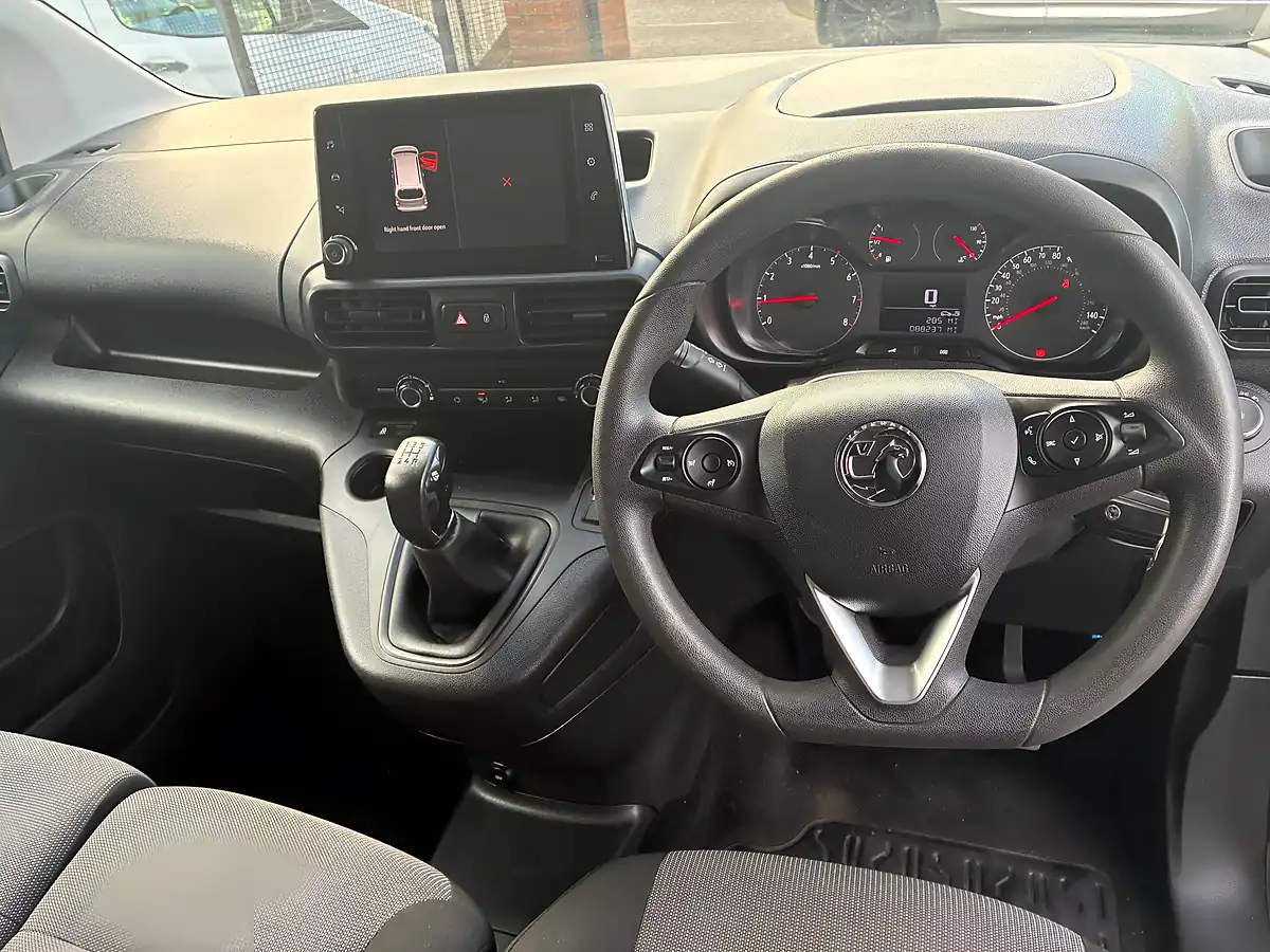 Used 2019 Vauxhall Combo Sportive White - Interior and Exterior details 14