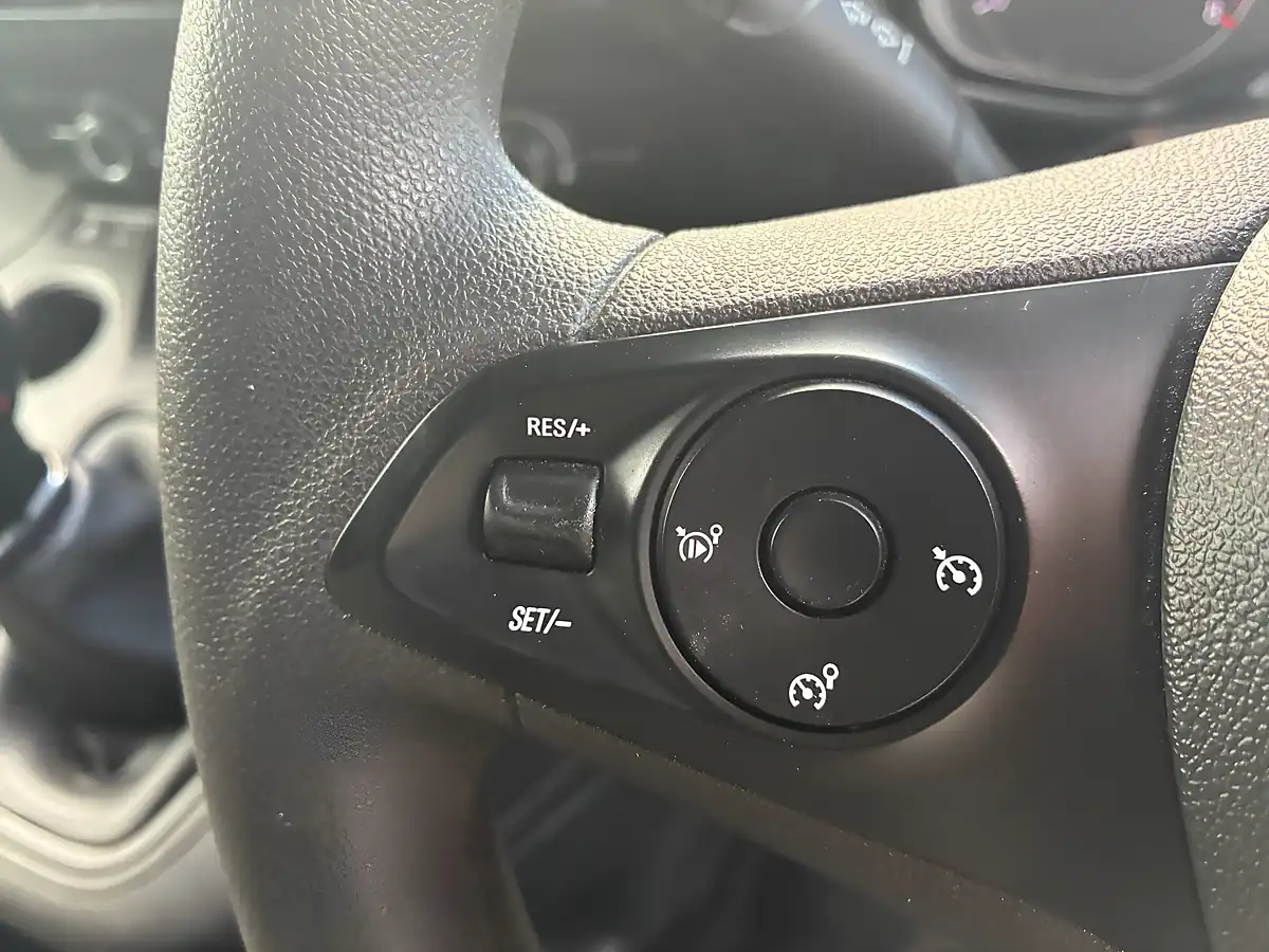 Used 2019 Vauxhall Combo Sportive White - Interior and Exterior details 15