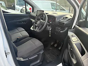 Used 2019 Vauxhall Combo Sportive White - Interior and Exterior details 19
